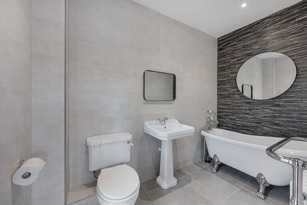 Property image 11 of 17