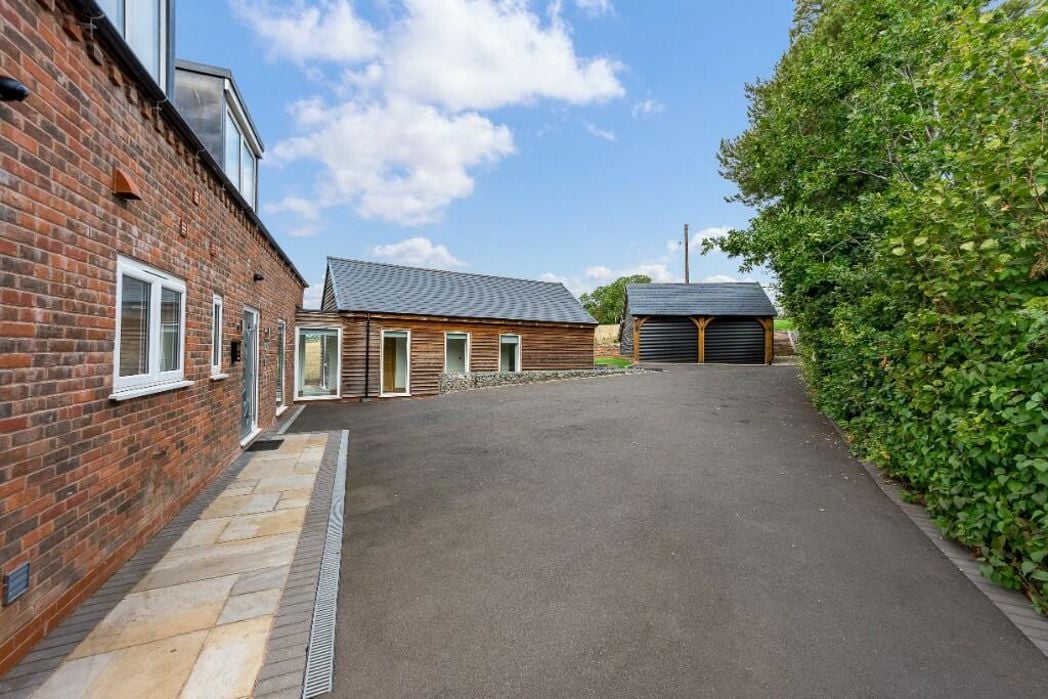 Property image 15 of 17