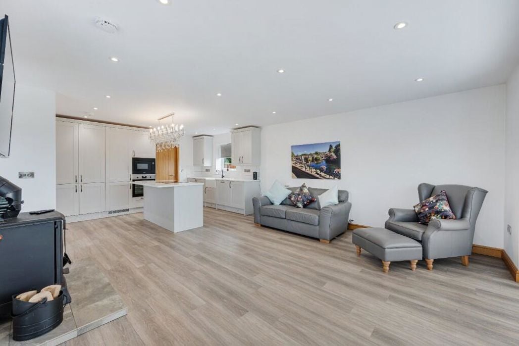 Property image 6 of 17