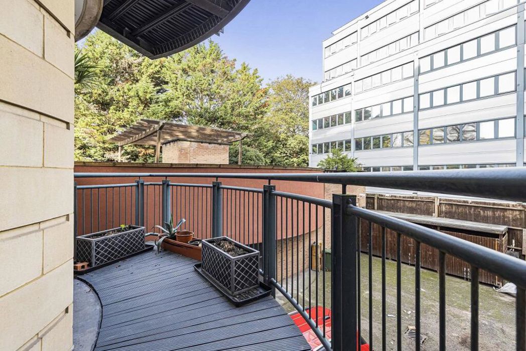 Property image 11 of 22