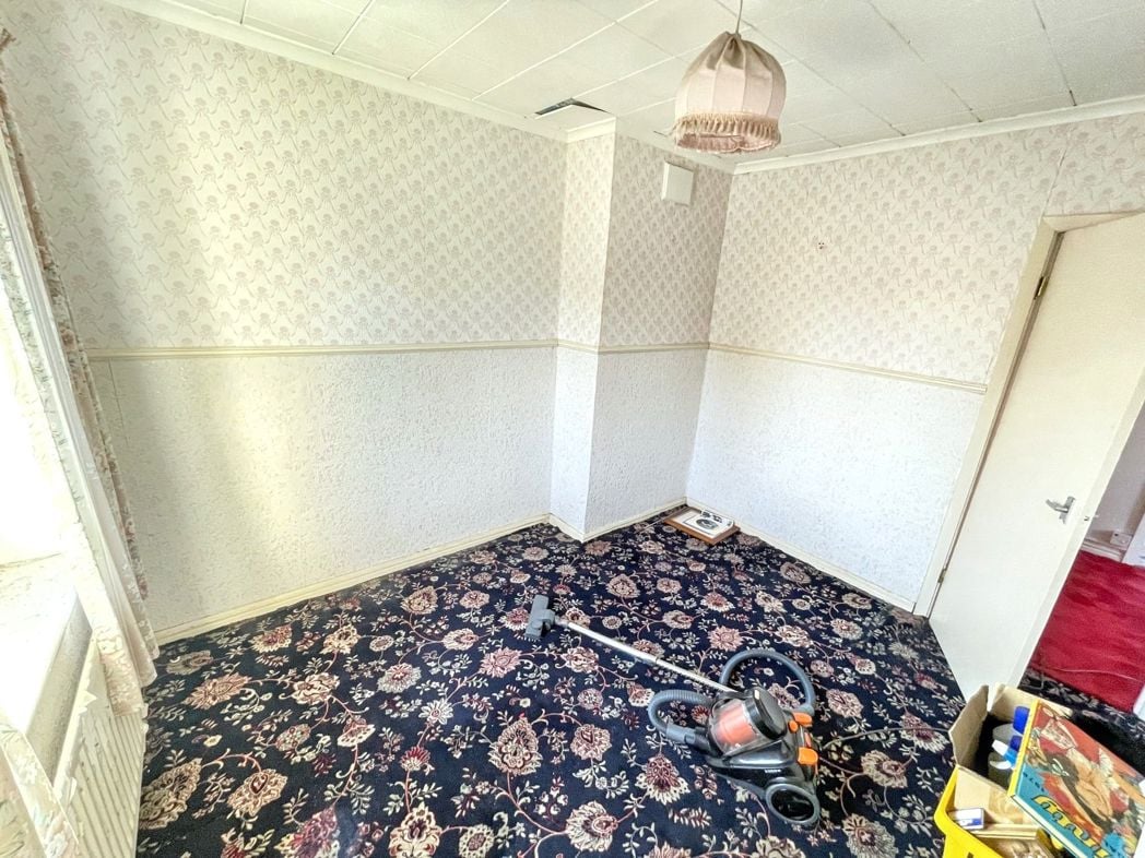 Property image 8 of 12
