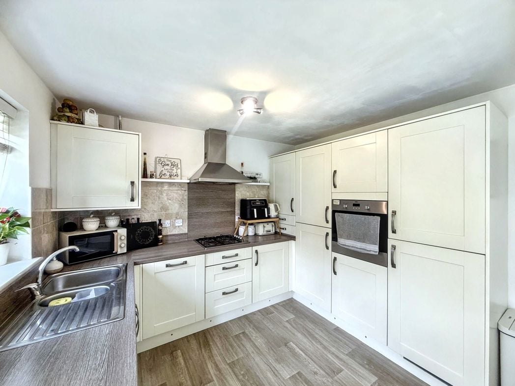 Property image 8 of 21