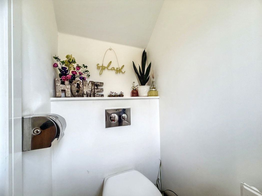 Property image 11 of 21