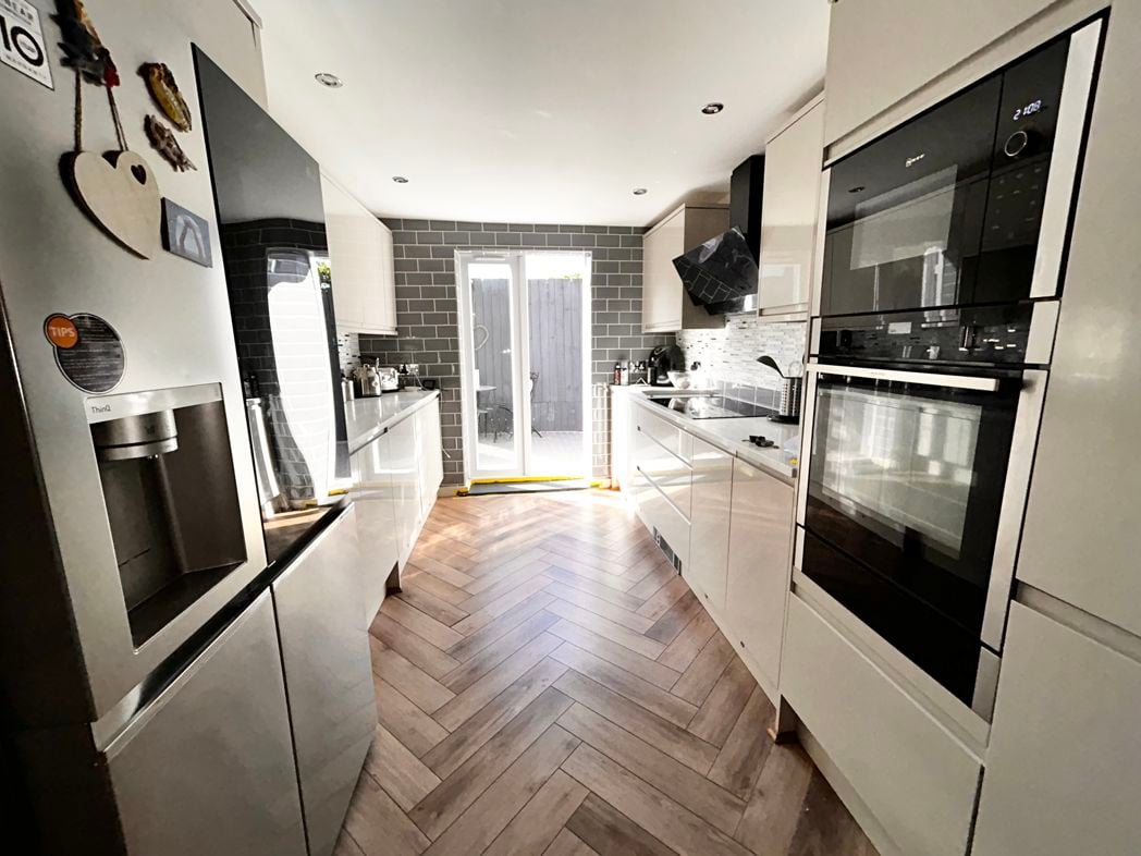 Property image 3 of 23