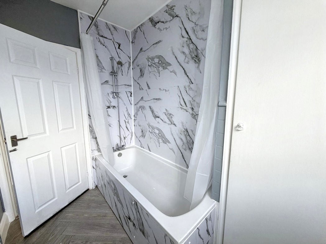 Property image 6 of 9