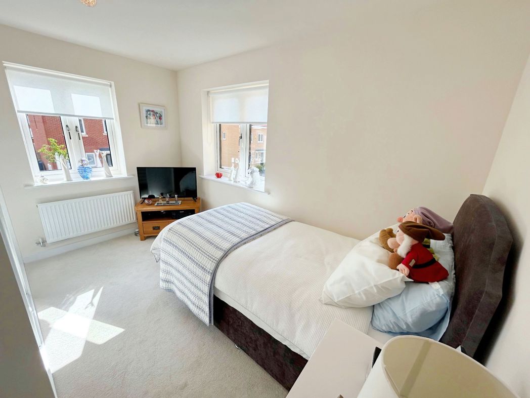 Property image 11 of 16