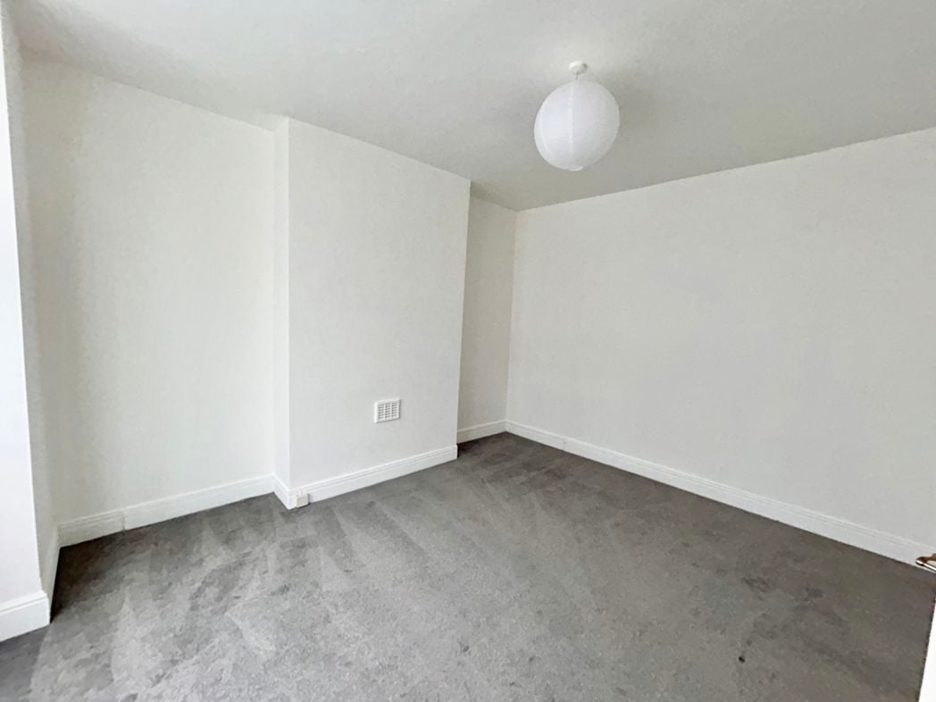 Property image 8 of 12