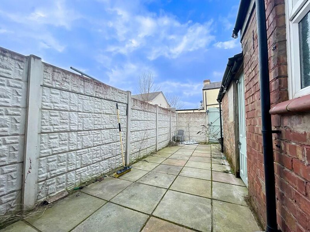 Property image 2 of 9