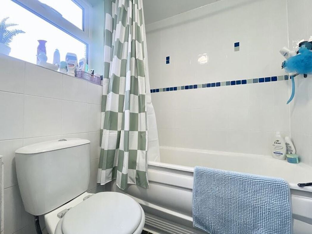 Property image 6 of 9