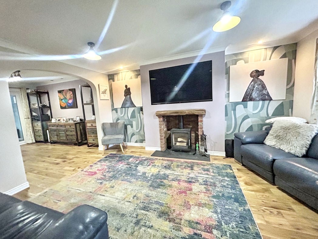Property image 3 of 23
