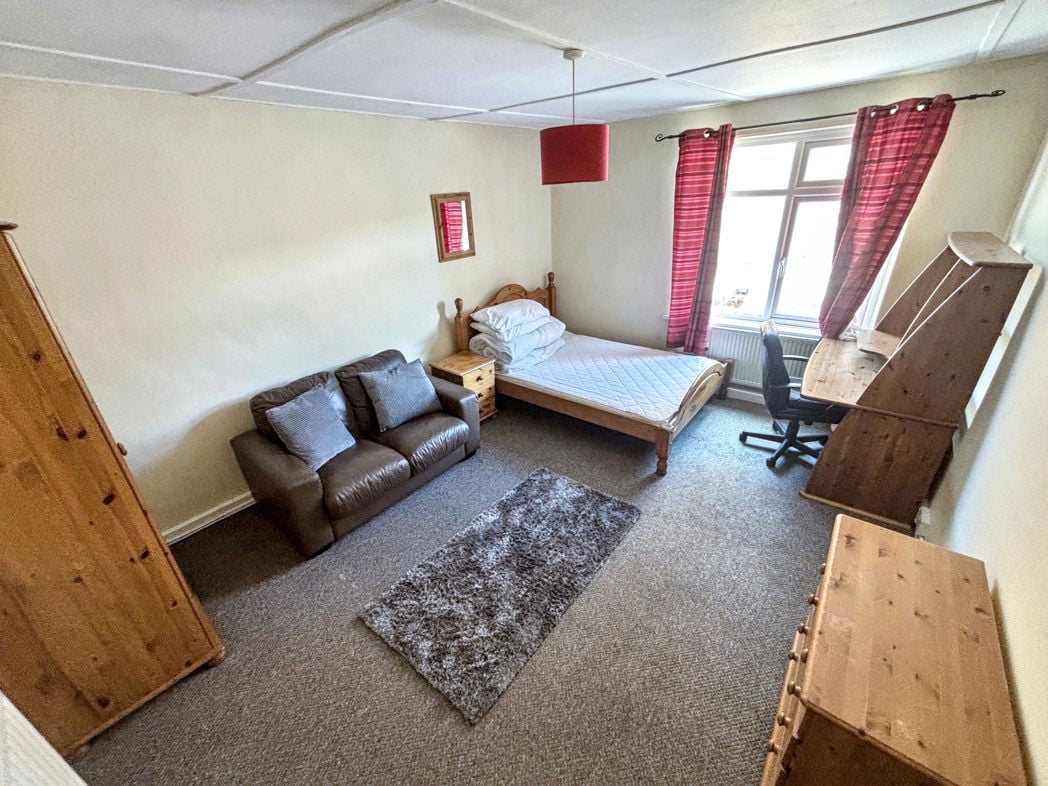 Property image 11 of 18