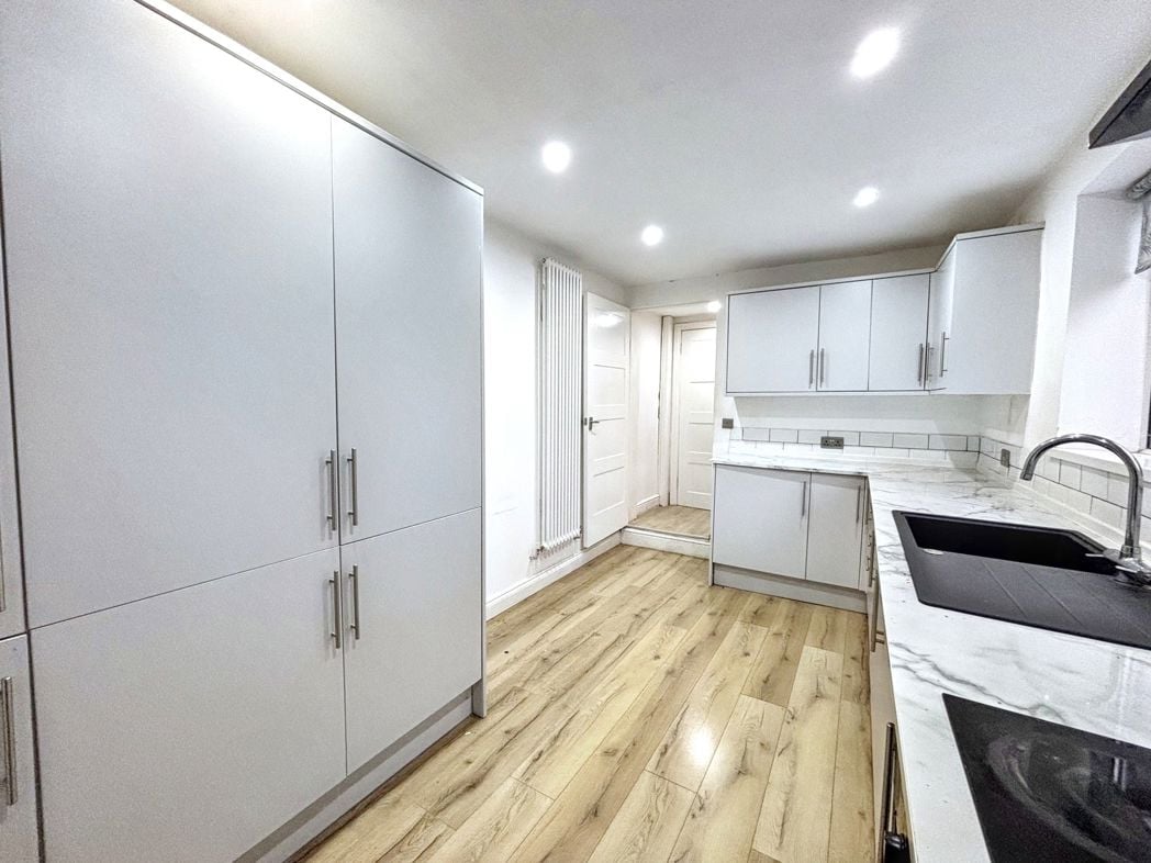 Property image 5 of 11
