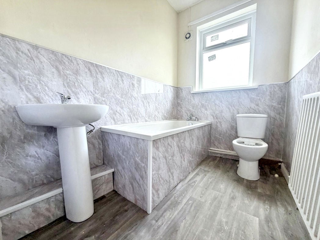 Property image 8 of 9