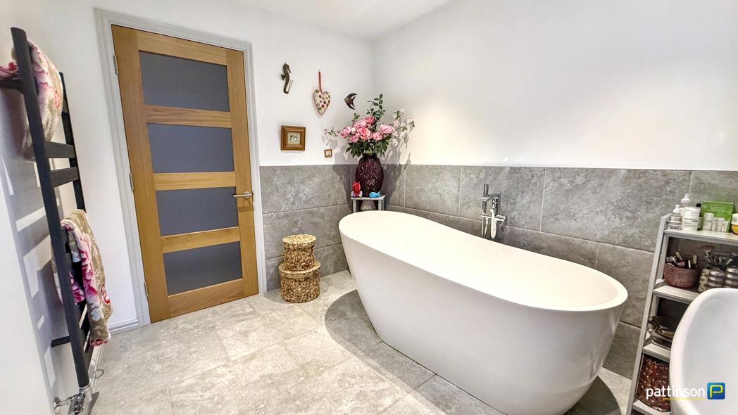 Property image 35 of 44