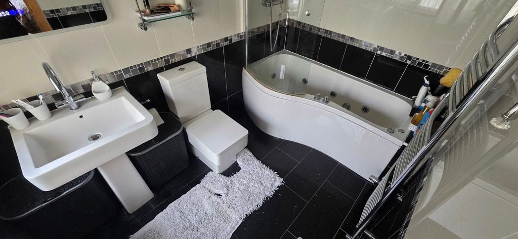 Property image 12 of 17