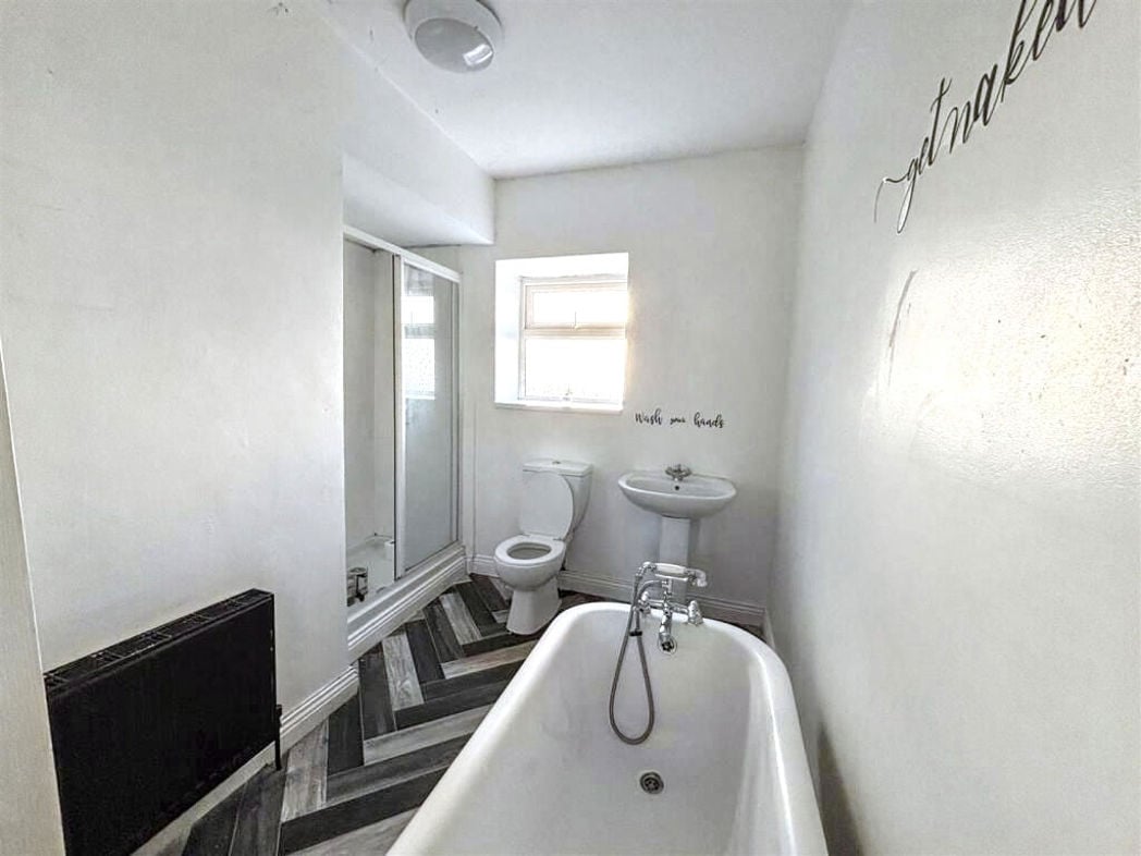 Property image 11 of 16