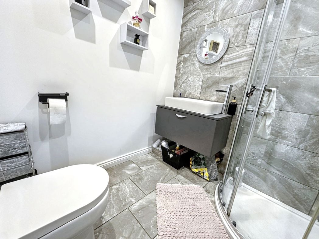 Property image 13 of 33