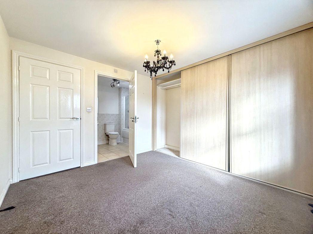 Property image 11 of 18
