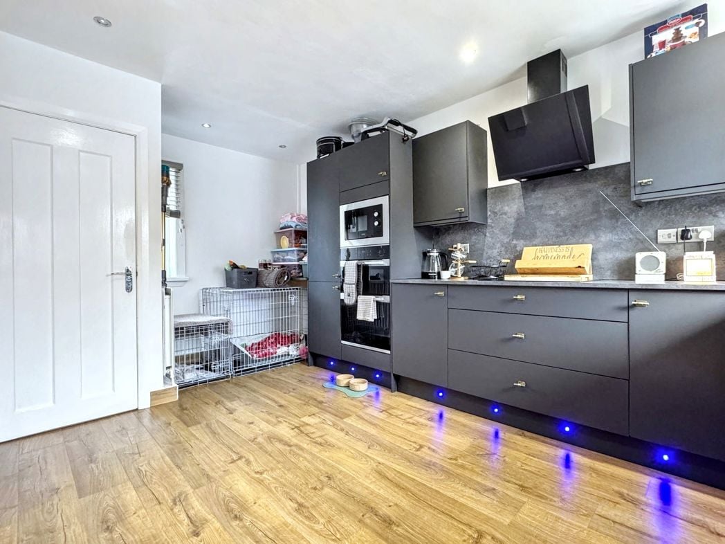 Property image 8 of 19