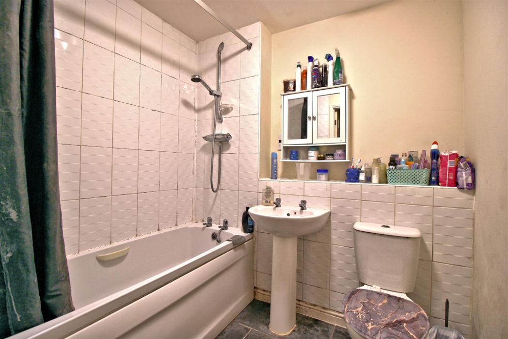 Property image 5 of 12