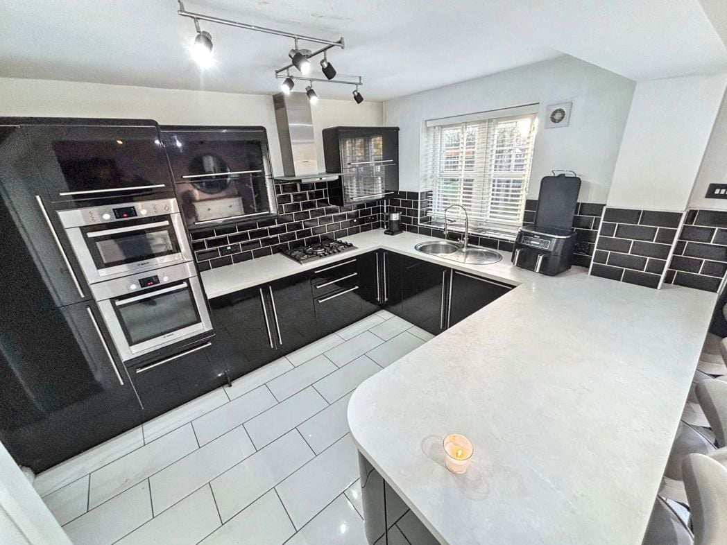 Property image 6 of 24