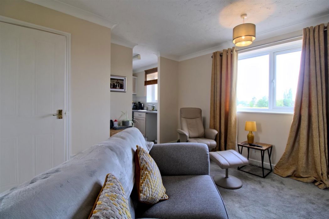Property image 2 of 9