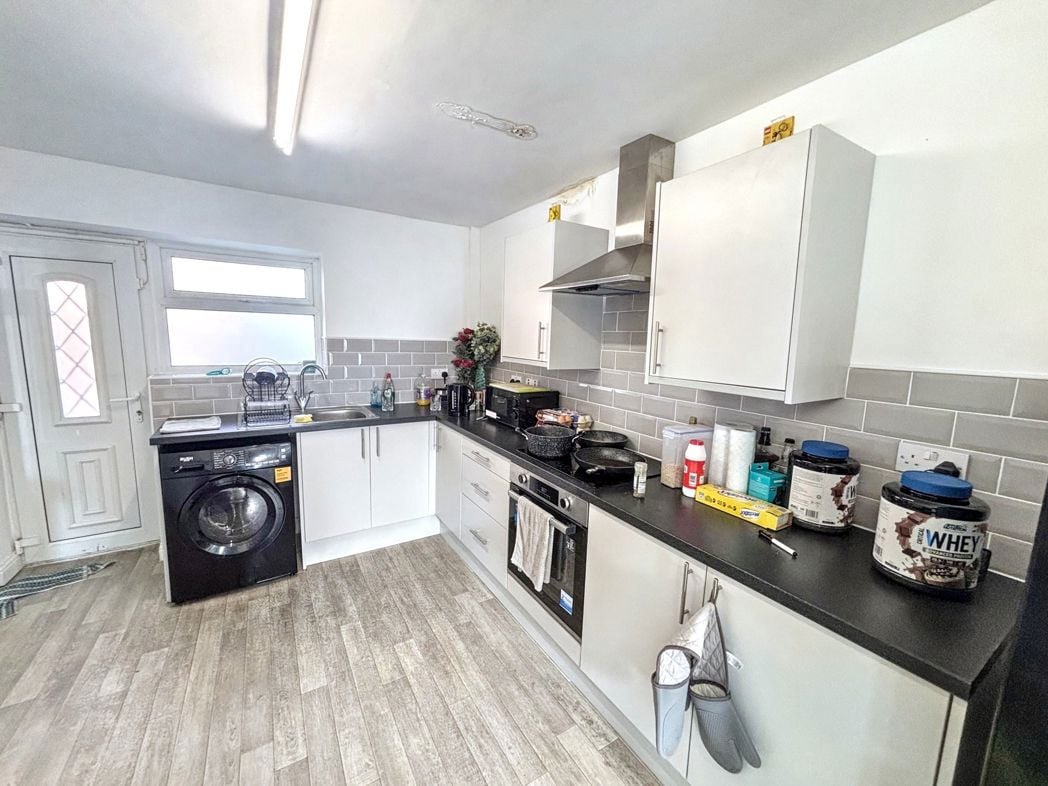 Property image 4 of 11