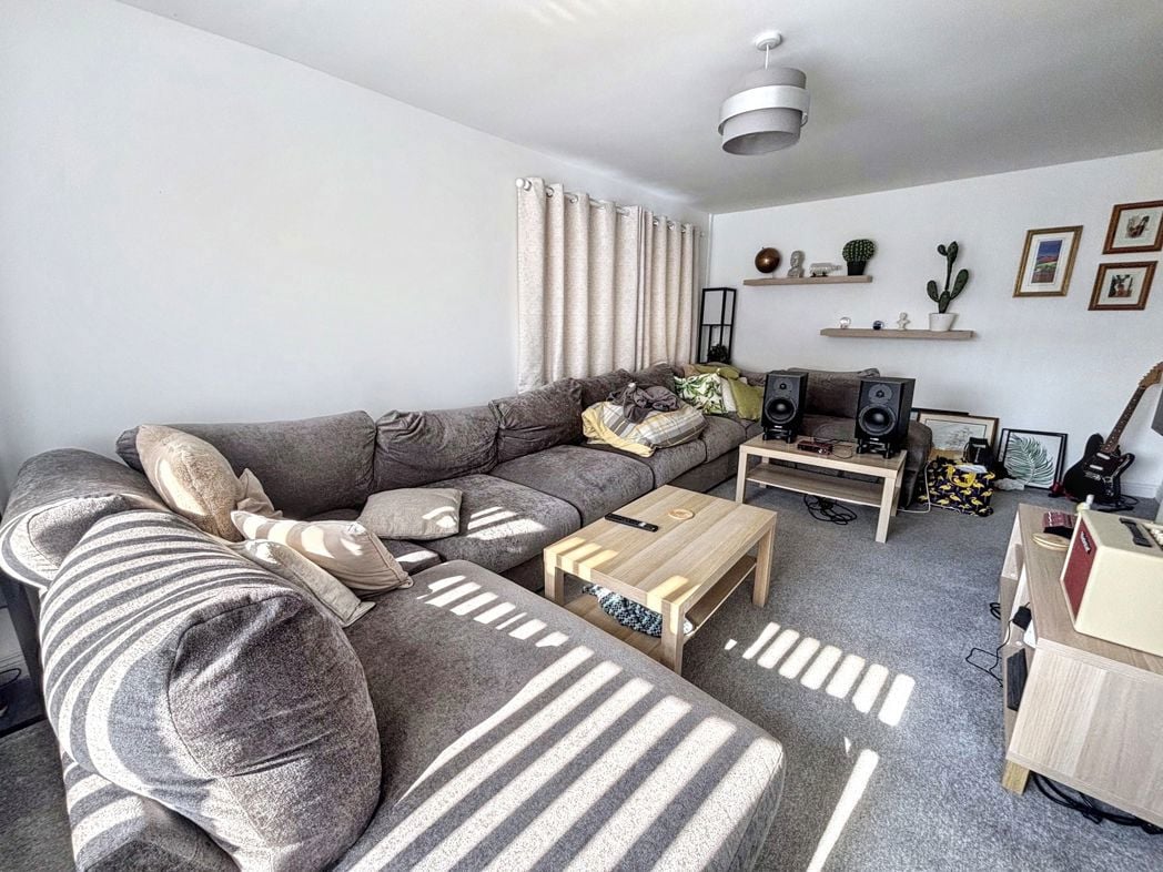 Property image 2 of 11