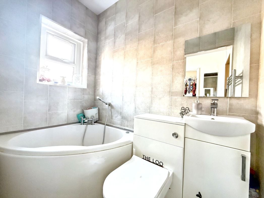 Property image 5 of 8