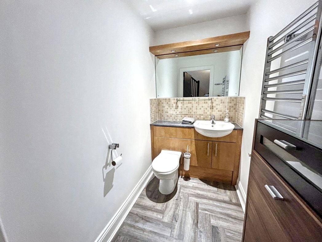 Property image 8 of 14