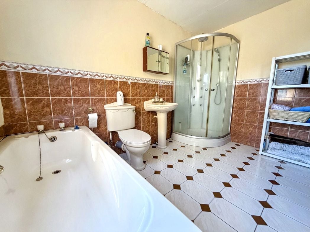 Property image 25 of 35