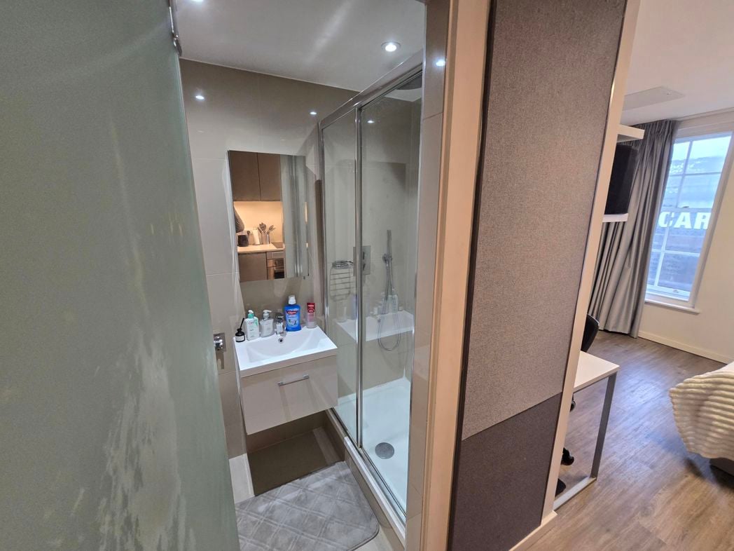 Property image 5 of 9