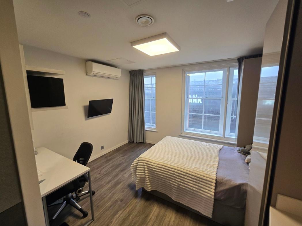 Property image 2 of 9