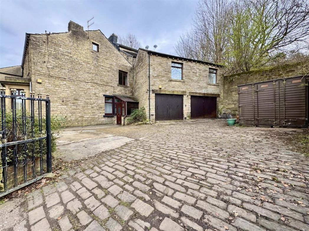 Property image 2 of 20
