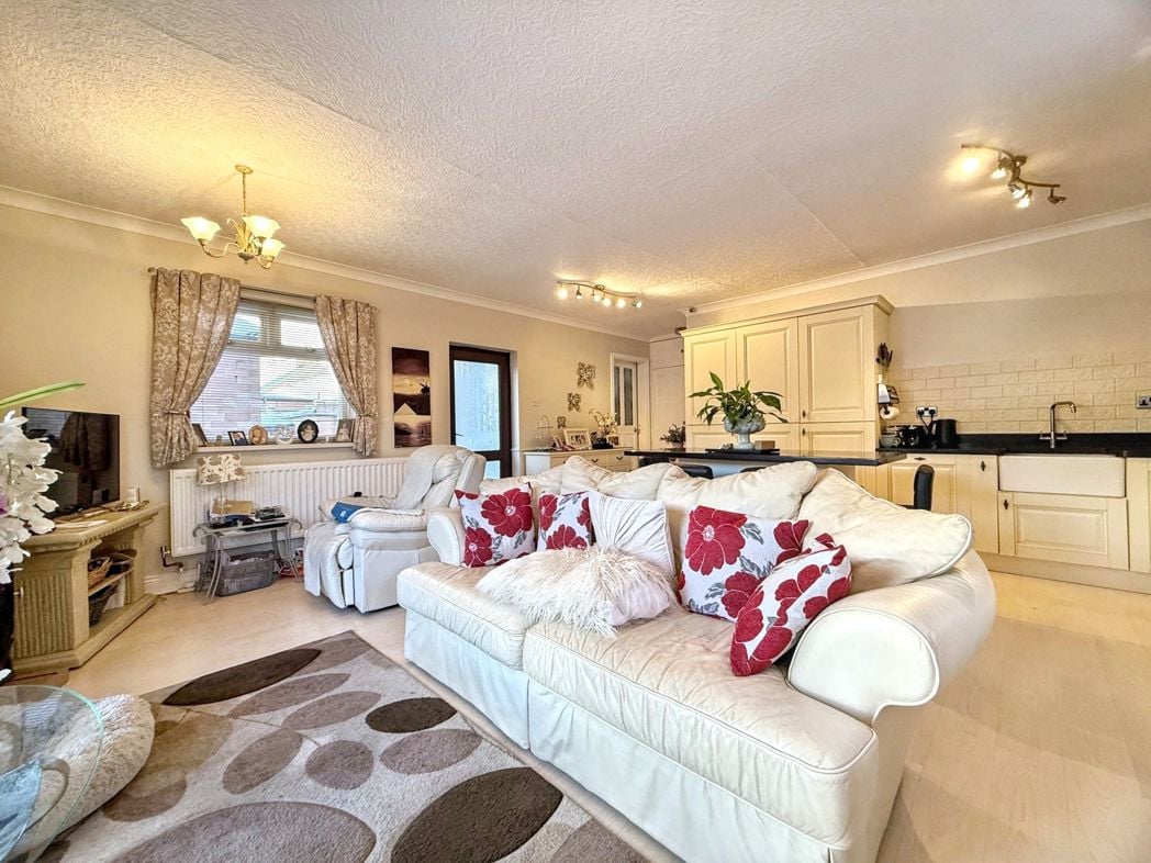 Property image 9 of 33