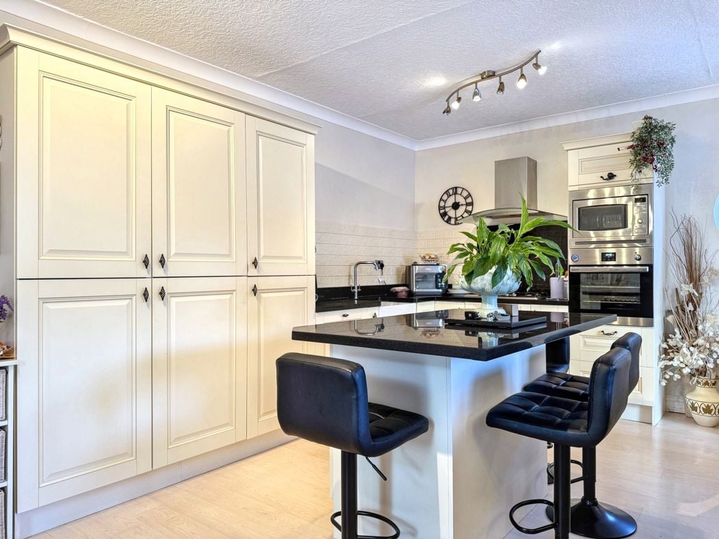 Property image 10 of 33