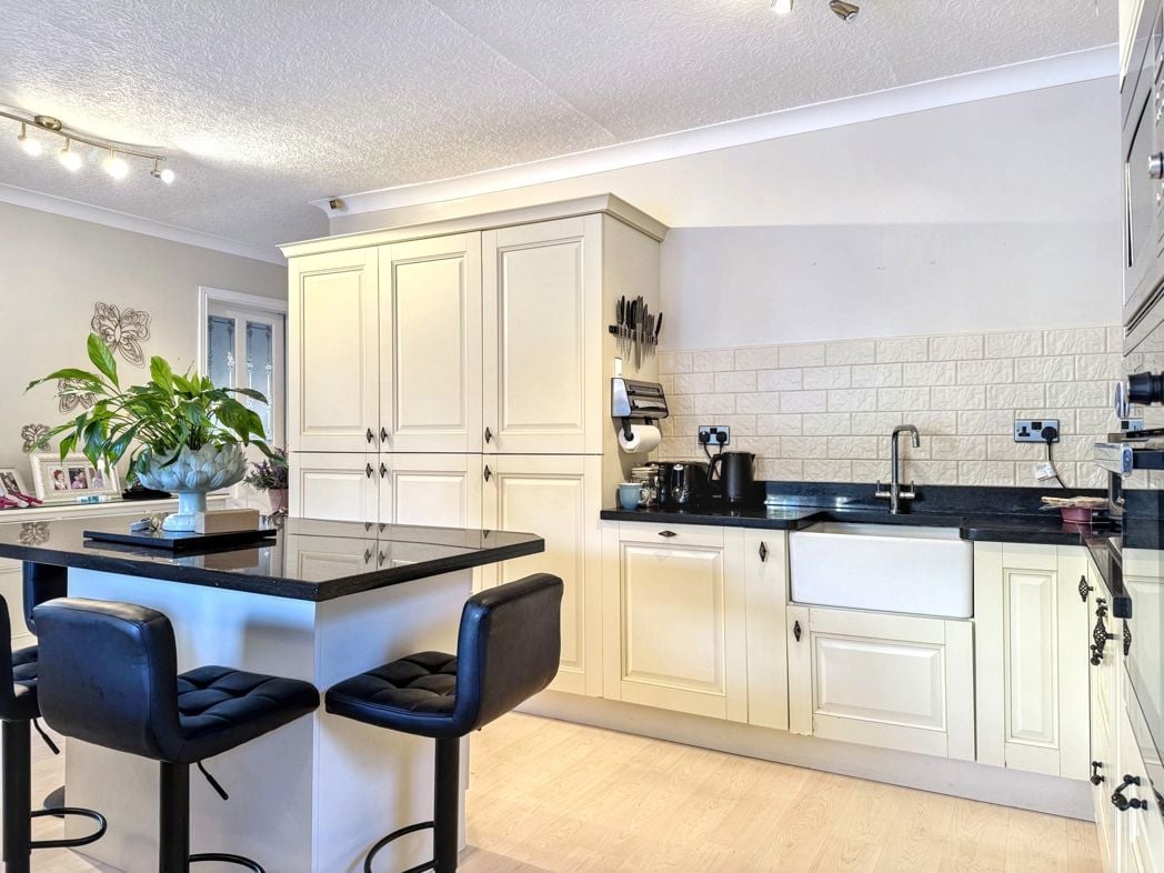 Property image 12 of 33
