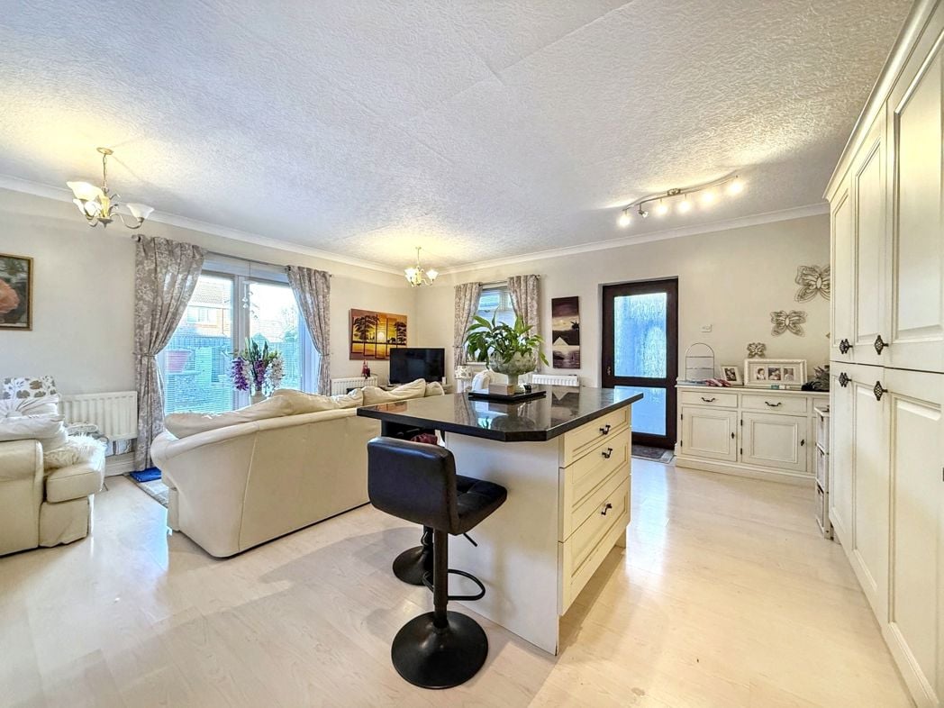 Property image 11 of 33