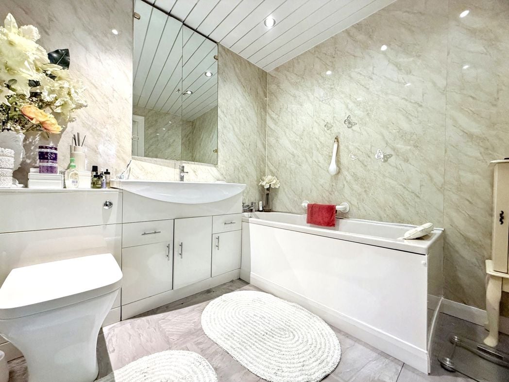 Property image 26 of 33