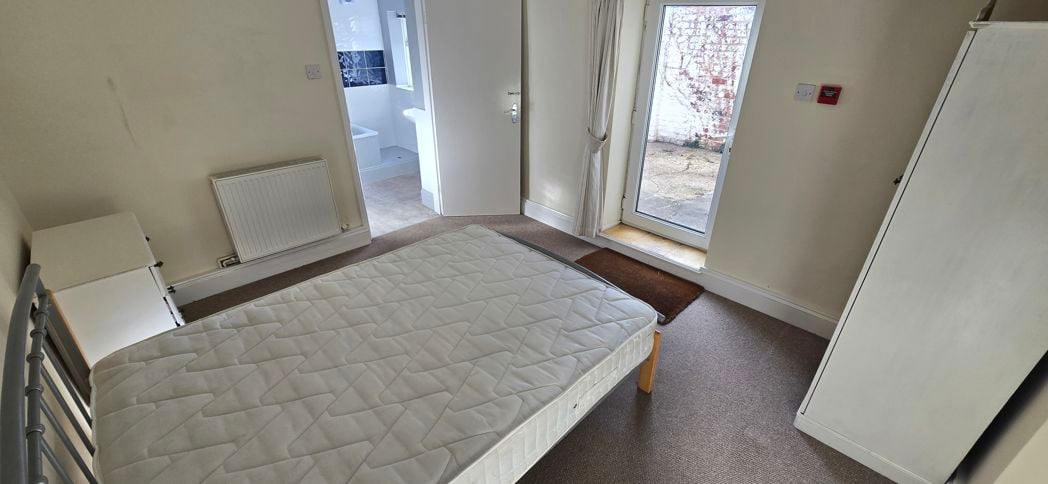 Property image 4 of 28