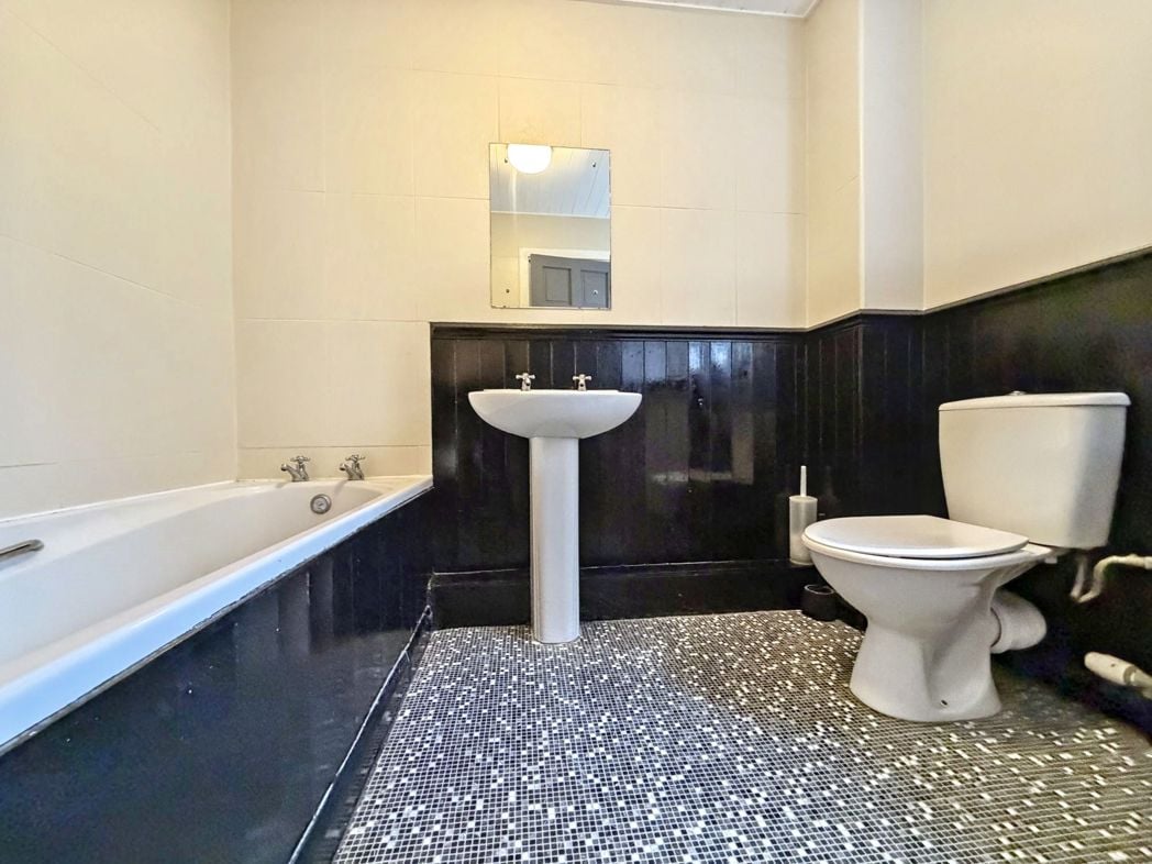 Property image 12 of 19