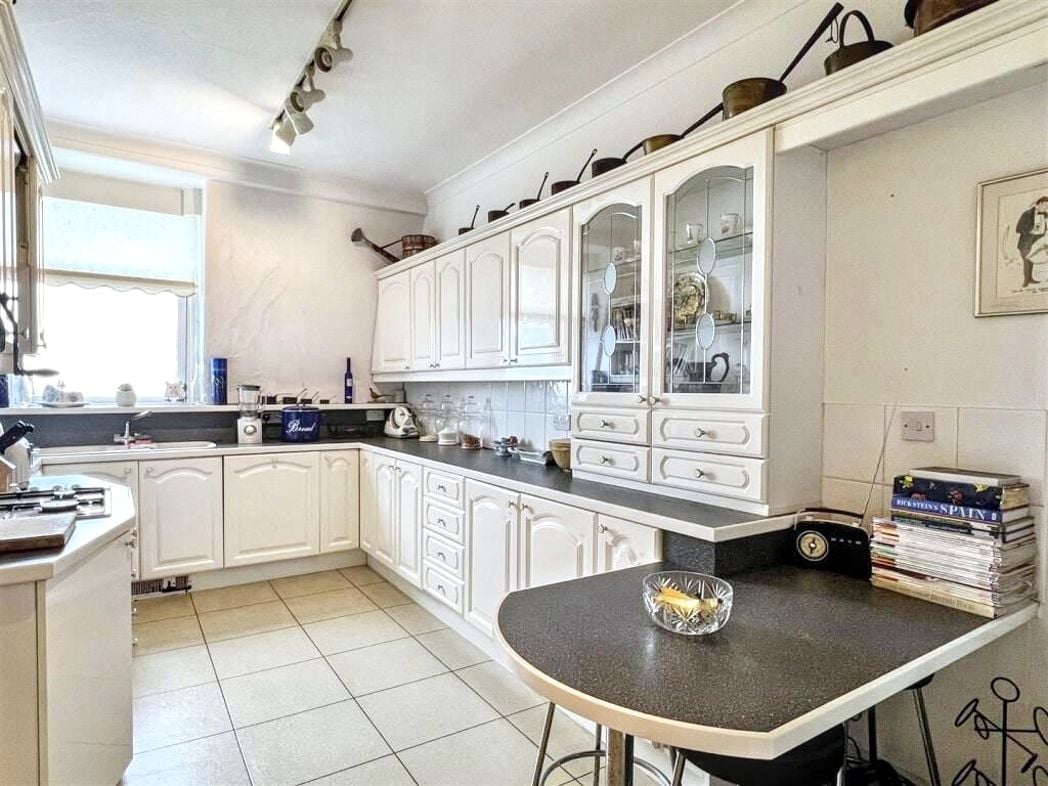 Property image 3 of 11