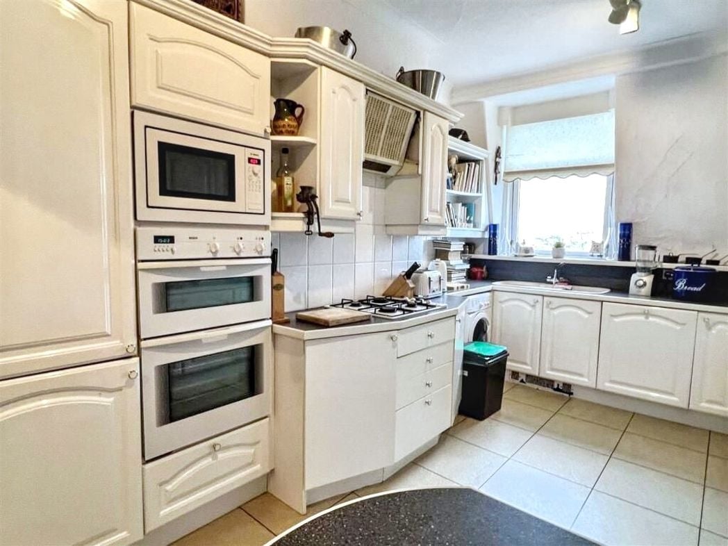 Property image 4 of 11