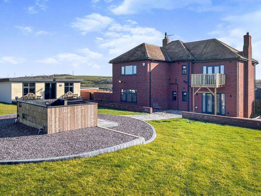 Property image 3 of 40