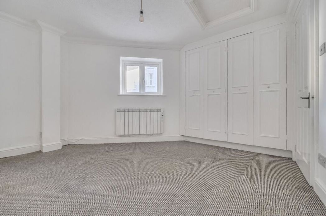 Property image 8 of 16