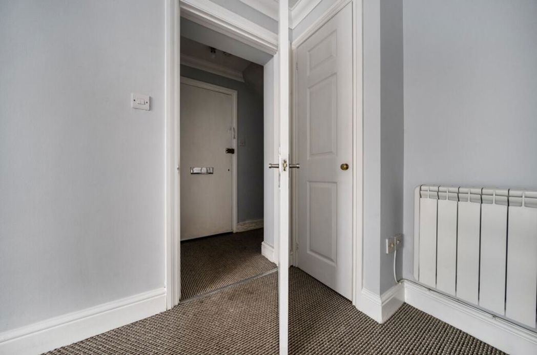 Property image 11 of 16