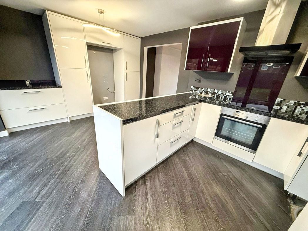 Property image 10 of 11