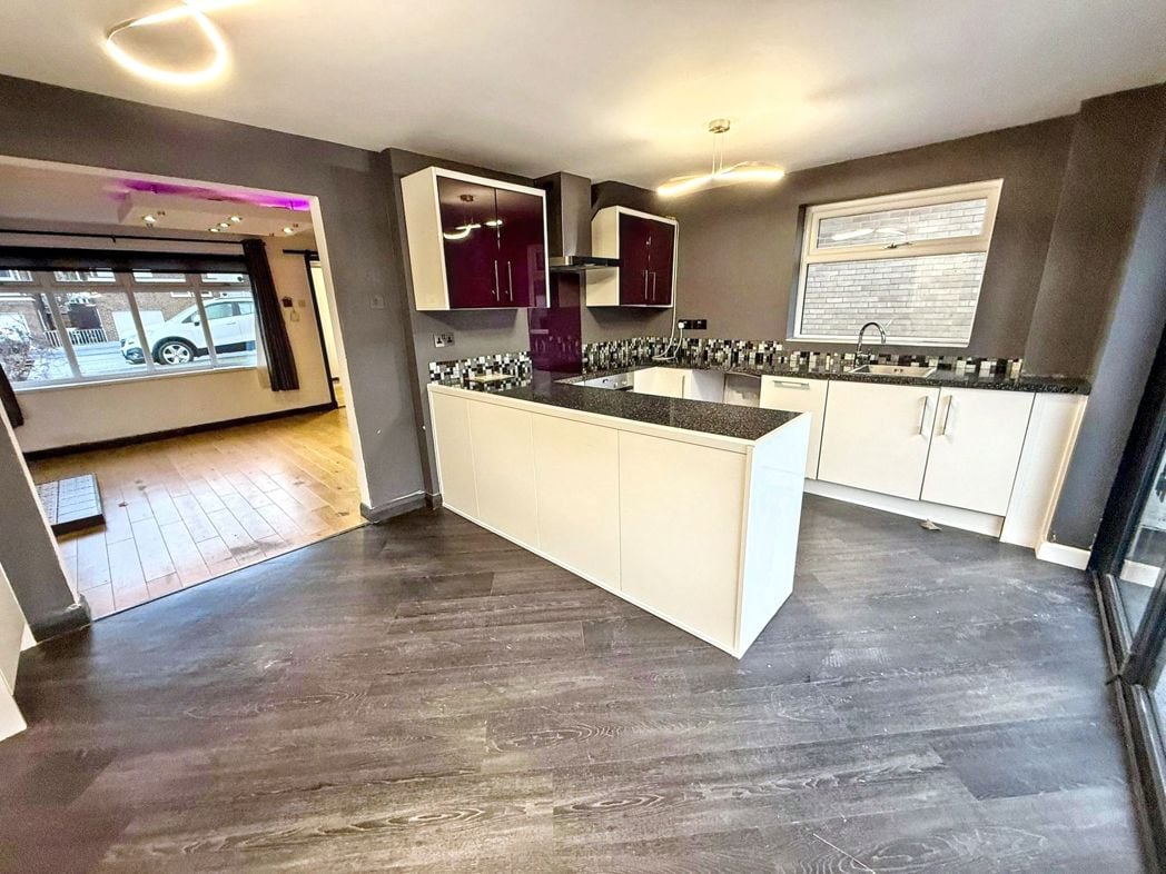 Property image 3 of 11