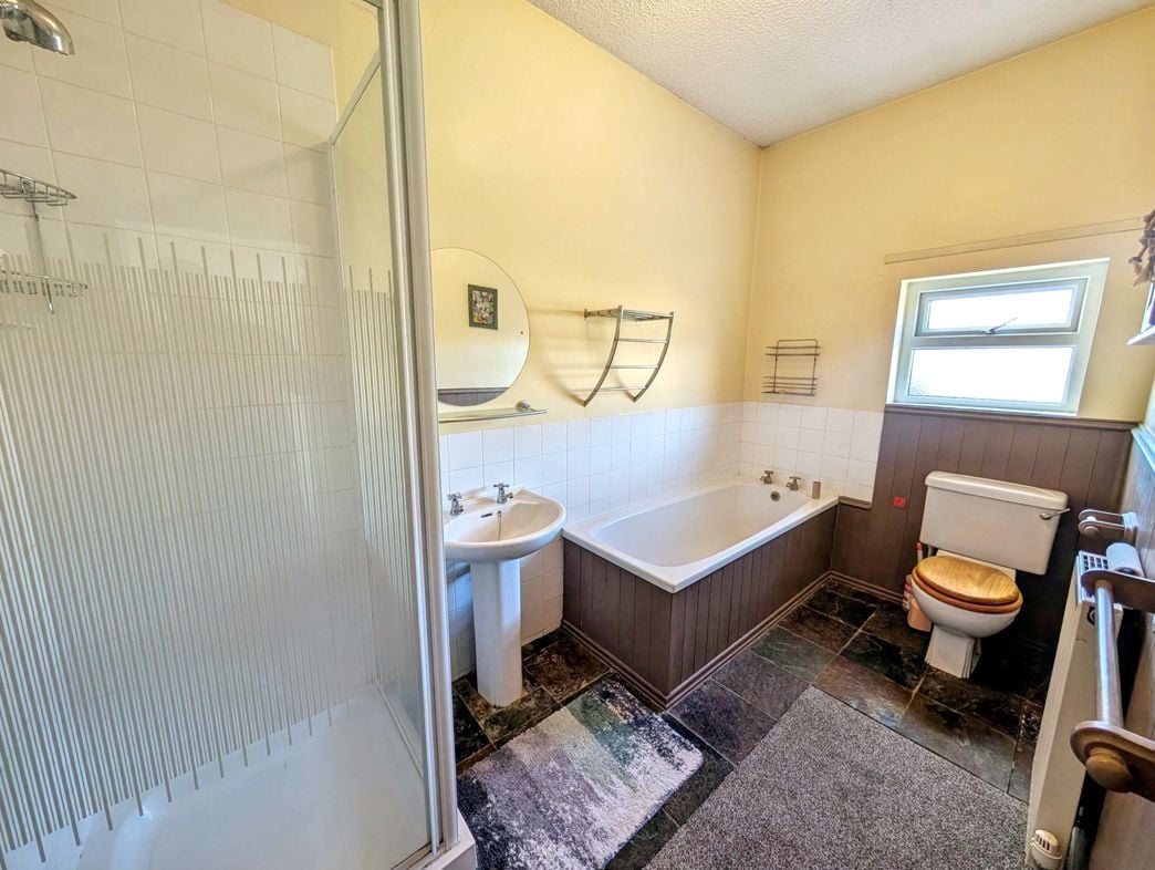 Property image 8 of 9