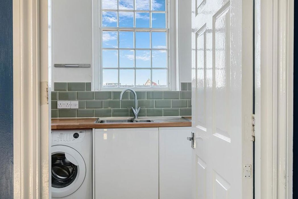 Property image 8 of 18